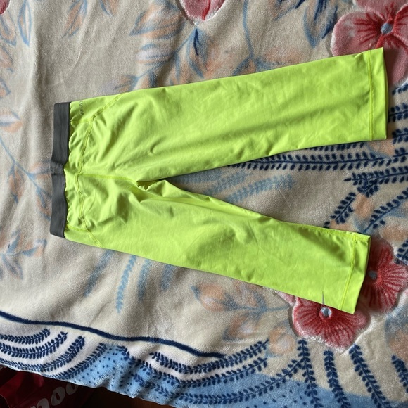 SOLD Nike Pro cropped capri neon yellow leggings - Small - Picture 1 of 6